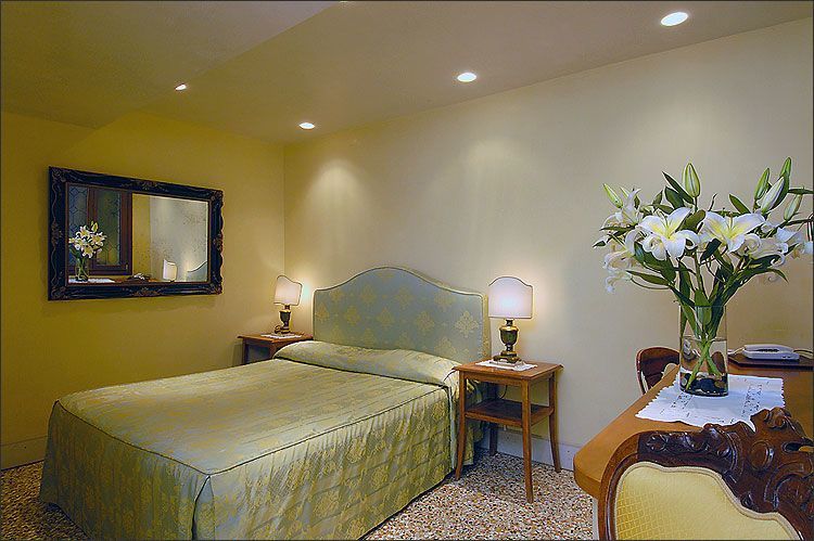 Hotel San Zulian Венеция Экстерьер фото
